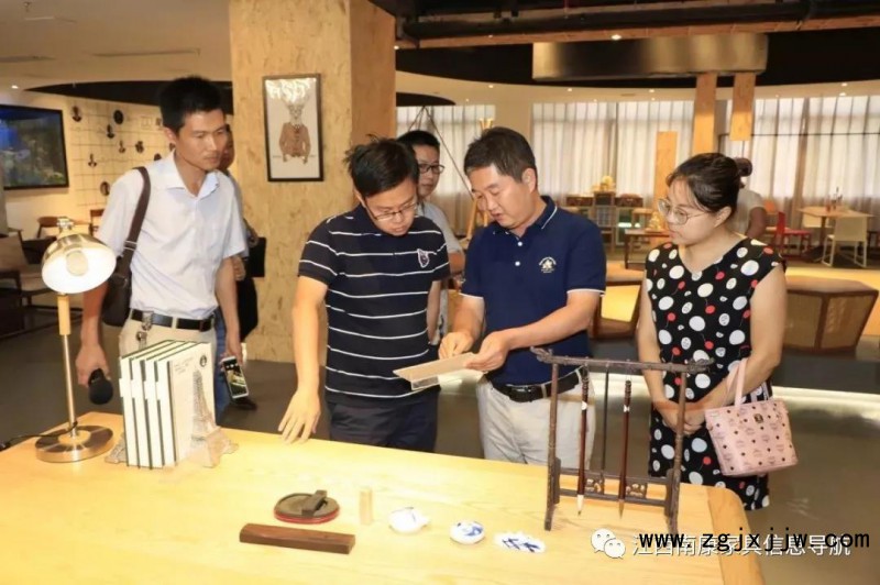記者們去了哪里采訪？