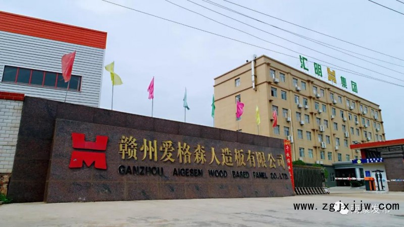 標(biāo)準(zhǔn)化、現(xiàn)代化的家具公司（張小龍 攝）
