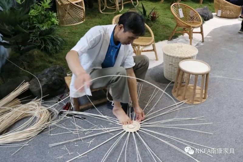 現場手工制作，傳承工匠精神