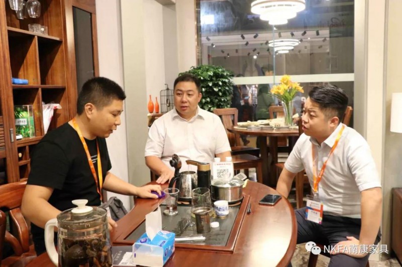 順德龍江參觀考察龍家具展，為南康家具加油鼓勁