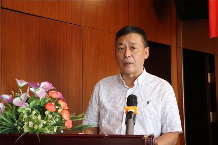 江西省家具協(xié)會會長劉偉作上半年工作總結