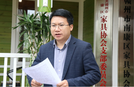 區(qū)退役軍人事務(wù)局黨組書記、局長鄒杰勇在此次揭牌儀式上講話