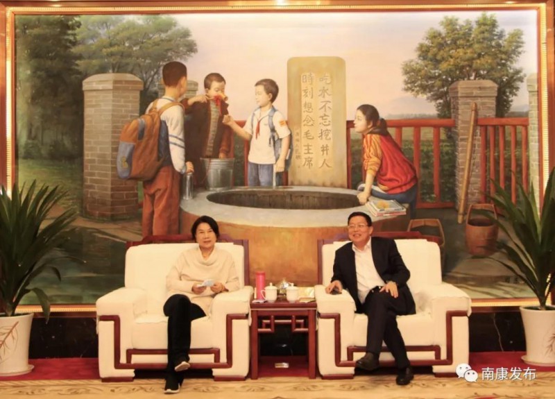 市委常委、副市長、區(qū)委書記徐兵陪同董明珠在南康考察