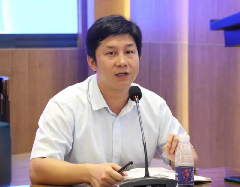會上，區家具產業促進局副局長劉濤