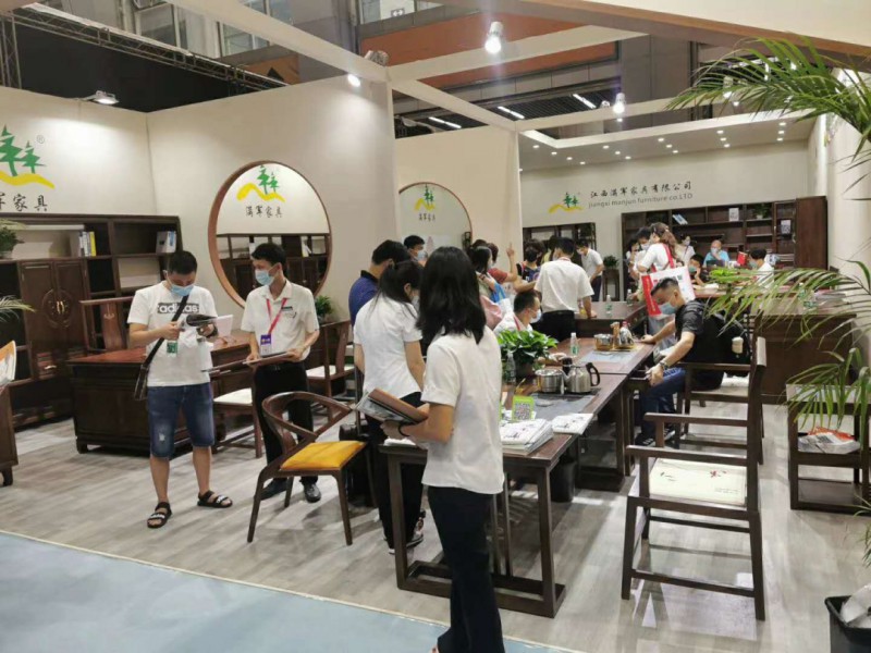 南康辦公企業代表江西滿軍家具有限公司參展