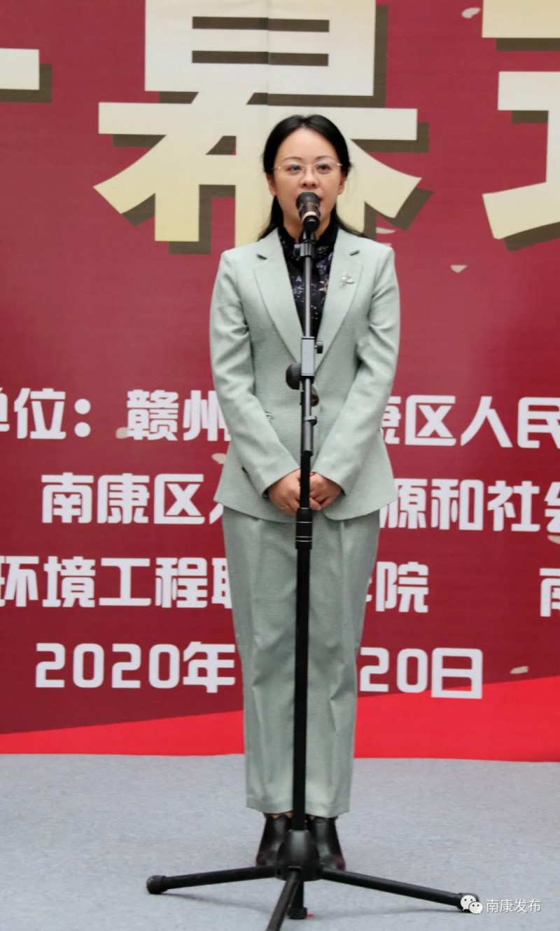 區委副書記陳鈺瀅宣布木工技能大賽決賽開始