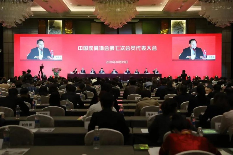 中國輕工業聯合會黨委書記、會長張崇和出席大會