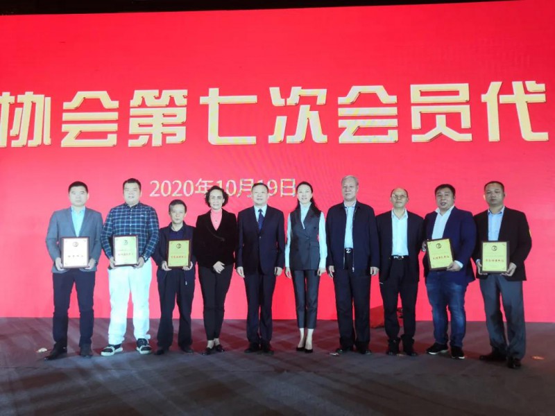 大會舉行了中國家具協會第七屆理事會成員選舉3