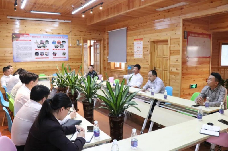 會議上，雙方參會領(lǐng)導(dǎo)、企業(yè)集思廣益，暢所欲言