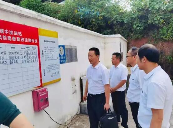深入轄區(qū)加油站開展安全檢查