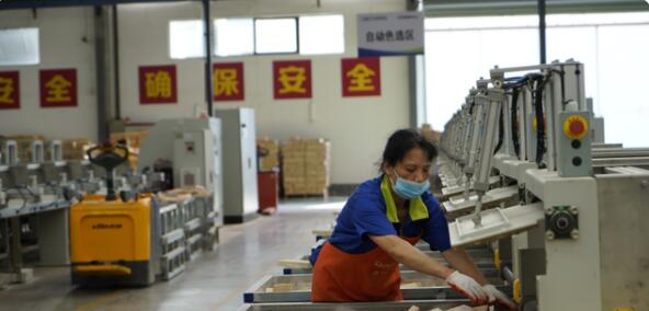 生產(chǎn)車間只有少量工人