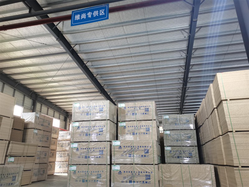 刨花板廠家倉庫實拍——維尚專供區