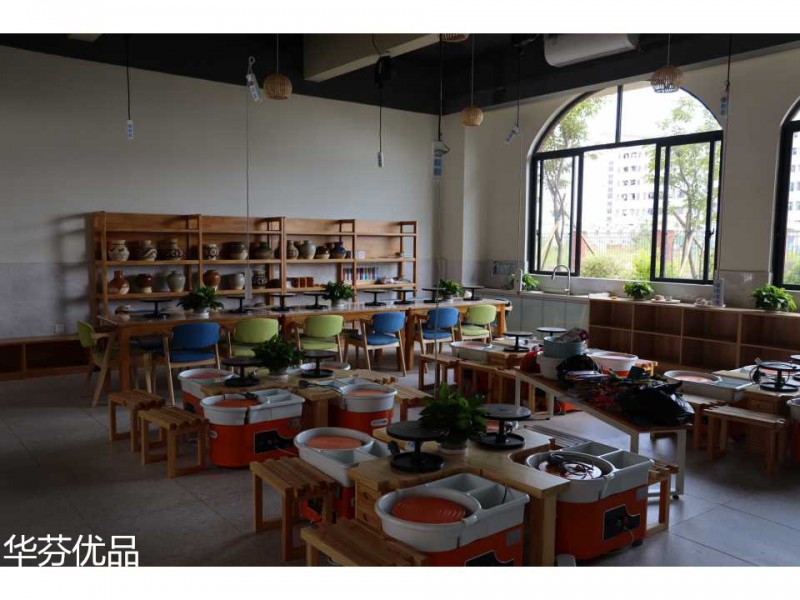 學(xué)校、部隊(duì)、科研實(shí)驗(yàn)室實(shí)木家具、課桌、宿舍上下雙層床工程定制10