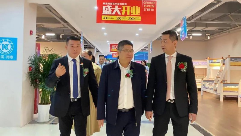 今天開業(yè)的“南康品牌家具品牌館”——南京金盛店