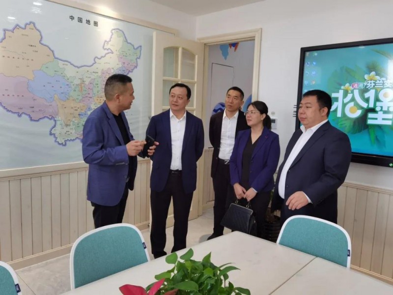 此前，贛興區長也圍繞我區“1+2+N”產業集群建設率隊在廣東省深圳市、廣州市等地考察招商