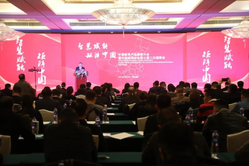 南康區(qū)政協(xié)副主席吳少林帶隊在成都考察交流家具產(chǎn)業(yè)發(fā)展經(jīng)驗