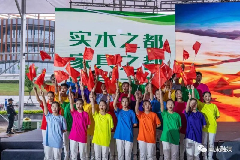 圖為南康家具產(chǎn)業(yè)活動(dòng)場(chǎng)景