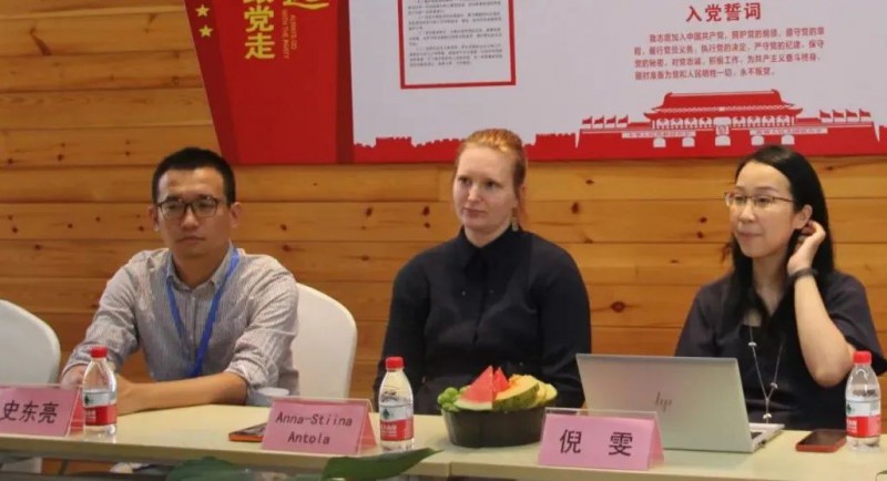 芬蘭駐華大使館芬蘭事務(wù)參贊Anna-Stiina Antola一行到南康家具協(xié)會(huì)座談交流4
