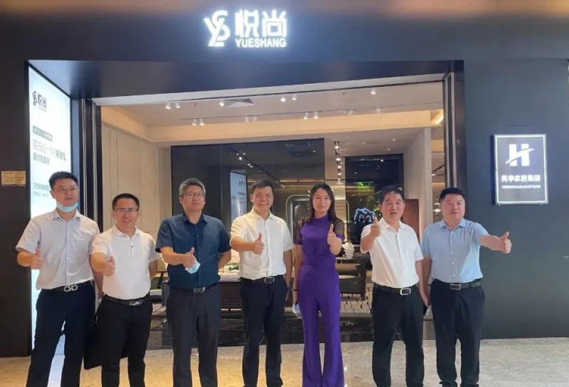 南康區人大主任賴彥辰，區委常委，副區長李成勝率隊
