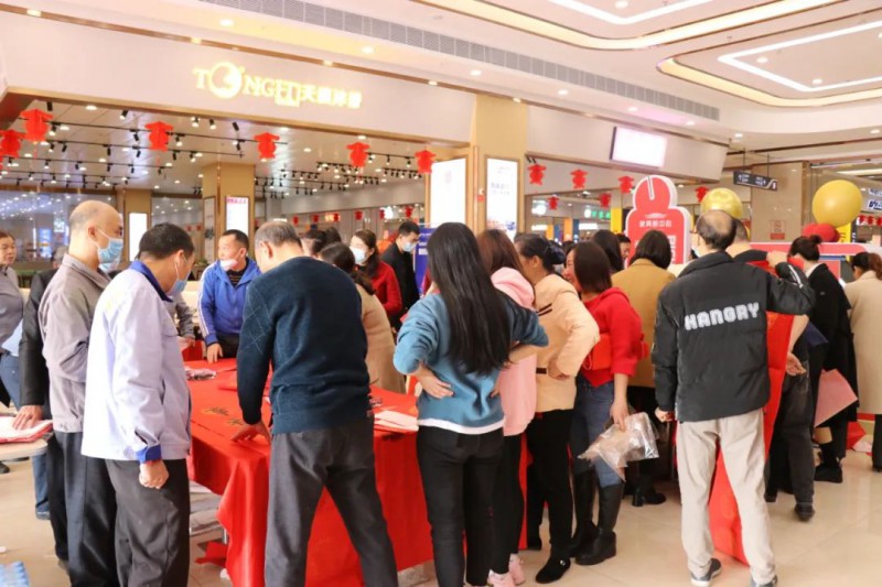 年味十足!南康家具協(xié)會攜手家具新中心免費寫春聯(lián)、送祝福