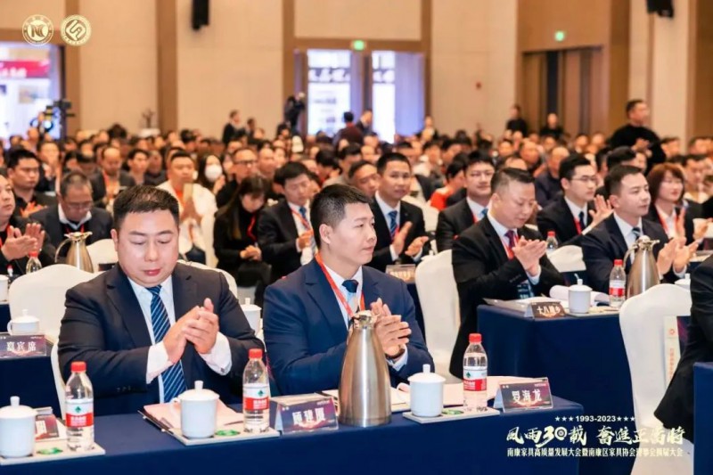 現場氛圍熱烈，掌聲不斷