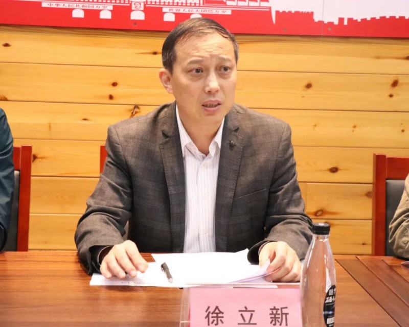 市人社局黨組成員、副局長(zhǎng)徐立新
