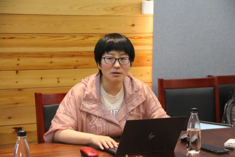 浙江省輕工業(yè)品質(zhì)量檢驗(yàn)研究院、浙江省家具標(biāo)準(zhǔn)化技術(shù)委員會(huì)所長(zhǎng)、秘書(shū)長(zhǎng)鐘文翰