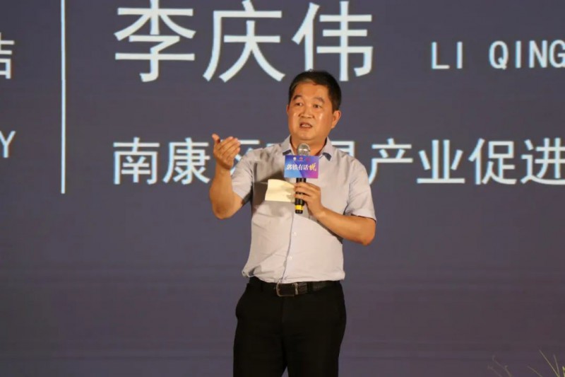 隨后，南康區(qū)家具產(chǎn)業(yè)促進(jìn)局局長李慶偉