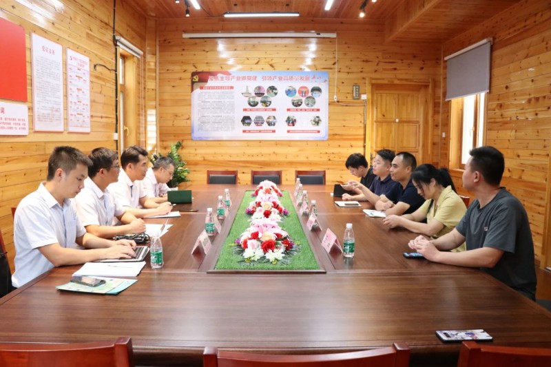樂從市場(chǎng)監(jiān)督管理所到南康考察家具產(chǎn)業(yè)發(fā)展情況