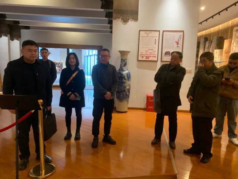 會前，調研組一行來到家居小鎮（會展中心、博覽中心）進行實地考察2