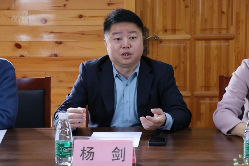 區(qū)家具協(xié)會(huì)秘書長楊劍